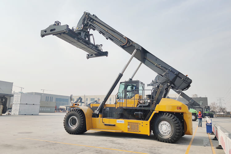 XCMG Container Reach Stacker for Sale in Ghana - Kontejnerový manipulátor: obrázek 4 XCMG Container Reach Stacker for Sale in Ghana - Kontejnerový manipulátor: obrázek 4