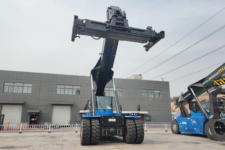 XCMG Reach Stacker Container Handler for sale in Malawi - Kontejnerový manipulátor: obrázek 3 XCMG Reach Stacker Container Handler for sale in Malawi - Kontejnerový manipulátor: obrázek 3