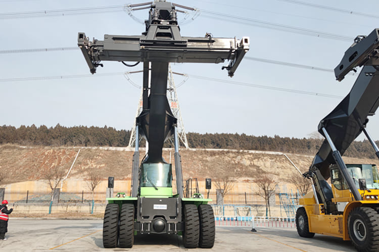 XCMG Reach Stacker Price for Sale in Guyana - Kontejnerový manipulátor: obrázek 1 XCMG Reach Stacker Price for Sale in Guyana - Kontejnerový manipulátor: obrázek 1