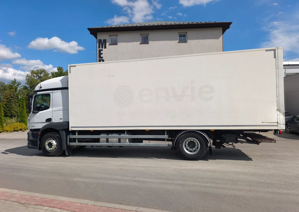 Mercedes-Benz ACTROS 18.360 kontener 18 p , winda - Skříňový nákladní auto: obrázek 3 Mercedes-Benz ACTROS 18.360 kontener 18 p , winda - Skříňový nákladní auto: obrázek 3