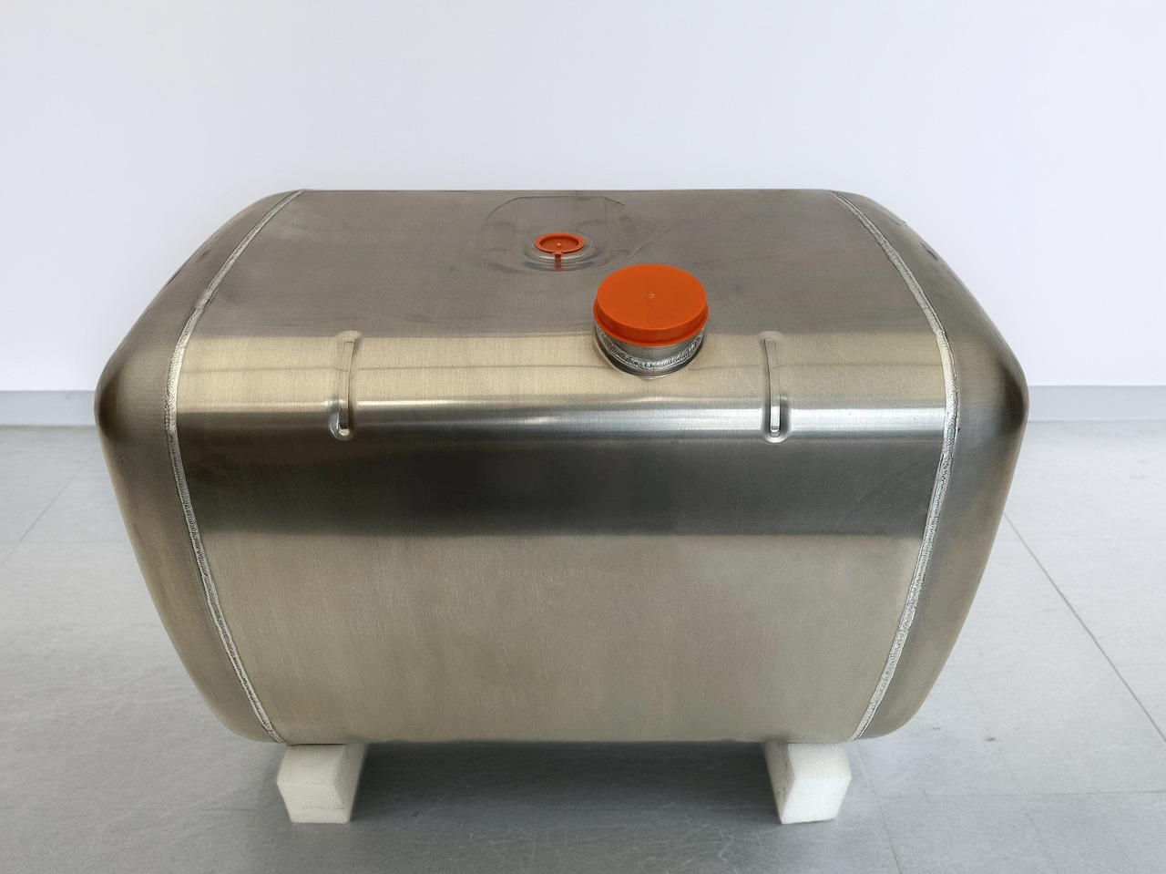 MERCEDES-BENZ - Palivová nádrž: obrázek 1 MERCEDES-BENZ - Palivová nádrž: obrázek 1