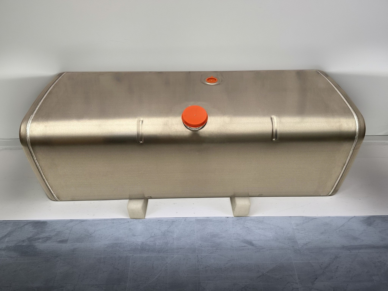 MERCEDES-BENZ - Palivová nádrž: obrázek 1 MERCEDES-BENZ - Palivová nádrž: obrázek 1