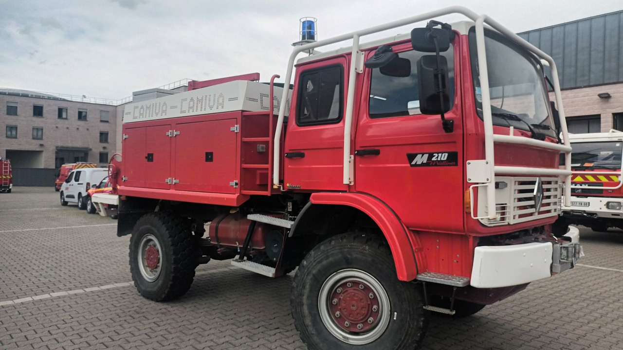 A vendre RENAULT M210 camion pompier feux de forêt - Hasičský vůz: obrázek 3 A vendre RENAULT M210 camion pompier feux de forêt - Hasičský vůz: obrázek 3