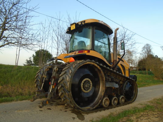 Challenger MT765B - Pásový traktor: obrázek 5 Challenger MT765B - Pásový traktor: obrázek 5