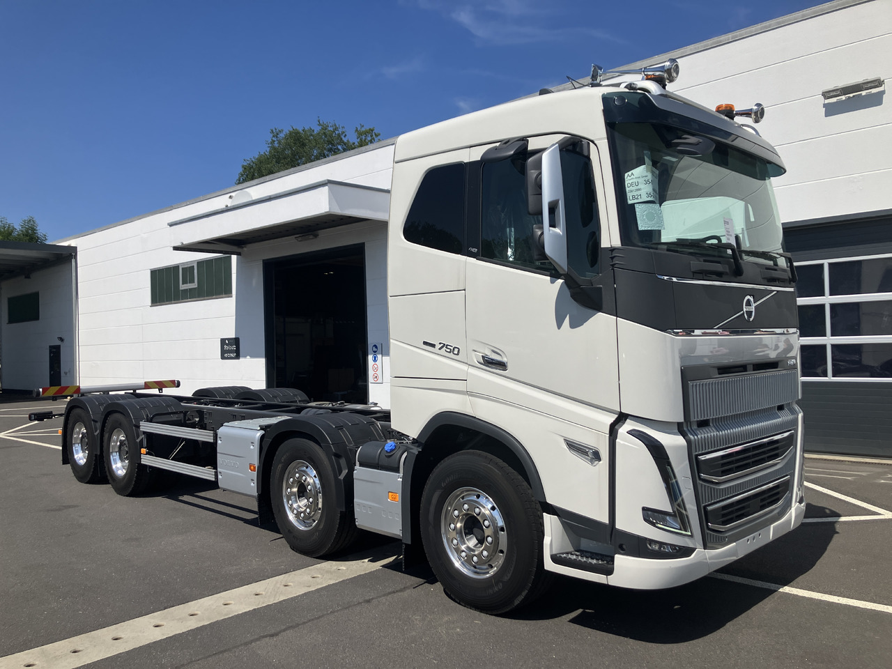 VOLVO FH16 750 8x4 Chassis - Podvozek s kabinou: obrázek 2 VOLVO FH16 750 8x4 Chassis - Podvozek s kabinou: obrázek 2