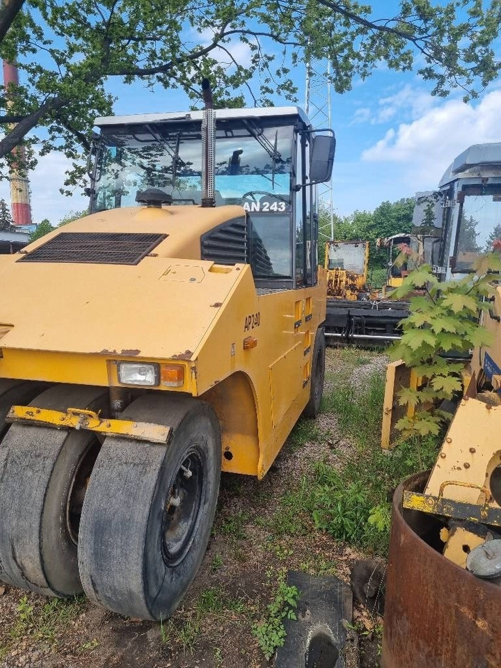 Ammann AP 240 - Pneumatikový válec: obrázek 2 Ammann AP 240 - Pneumatikový válec: obrázek 2