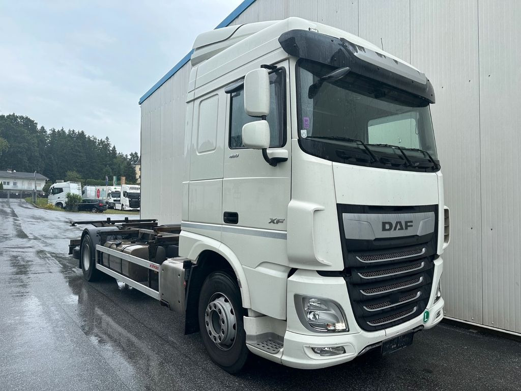 DAF XF 460 SpaceCab Retarder TÜV neu - Kontejnérový podvozek/ Výměnná nástavba: obrázek 2 DAF XF 460 SpaceCab Retarder TÜV neu - Kontejnérový podvozek/ Výměnná nástavba: obrázek 2