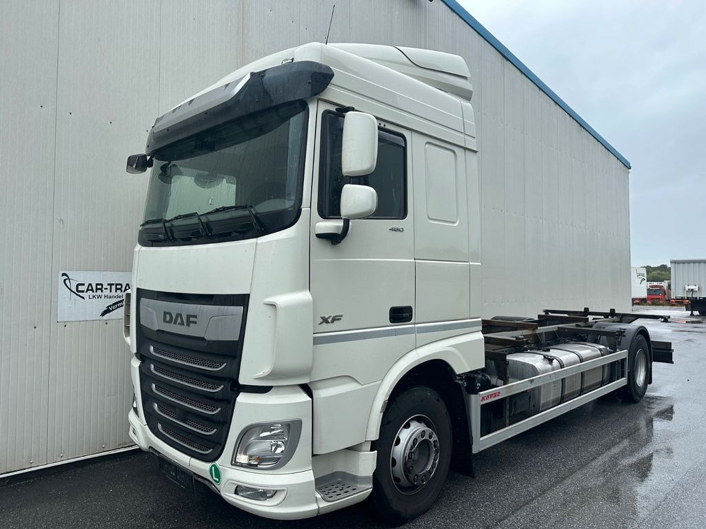 DAF XF 460 SpaceCab Retarder TÜV neu - Kontejnérový podvozek/ Výměnná nástavba: obrázek 1 DAF XF 460 SpaceCab Retarder TÜV neu - Kontejnérový podvozek/ Výměnná nástavba: obrázek 1