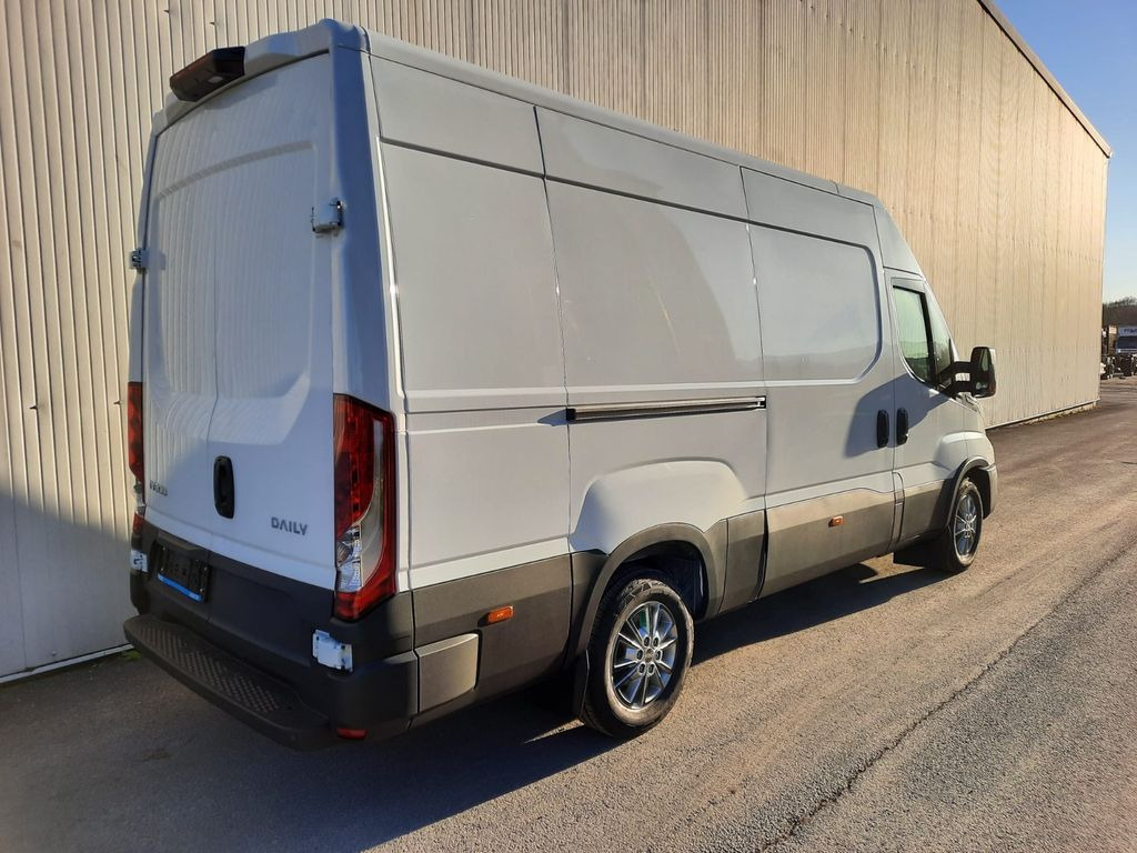Iveco Daily 35S14 8g HiMatic L3H2 Mod.25 - Furgon: obrázek 3 Iveco Daily 35S14 8g HiMatic L3H2 Mod.25 - Furgon: obrázek 3