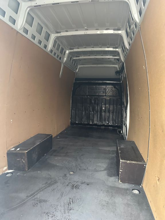 Iveco Daily 35S14 HiMatic L4H3 Maxi - Furgon: obrázek 5 Iveco Daily 35S14 HiMatic L4H3 Maxi - Furgon: obrázek 5