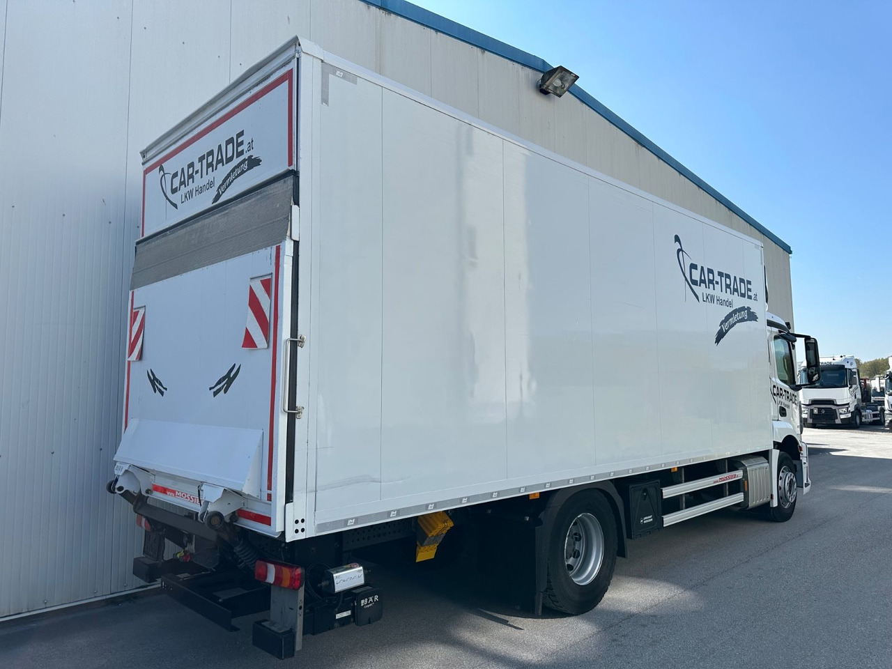 Mercedes-Benz Actros 1833 Koffer/LBW - Skříňový nákladní auto: obrázek 3 Mercedes-Benz Actros 1833 Koffer/LBW - Skříňový nákladní auto: obrázek 3