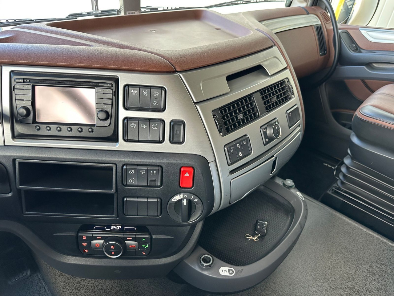 Tahač DAF XF 530 SSC Standklima Leder ALU Vollluft: obrázek 14 Tahač DAF XF 530 SSC Standklima Leder ALU Vollluft: obrázek 14