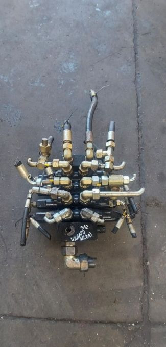 Rozdzielacz główny Kramer 342 - Hydraulika pro Stavební technika: obrázek 1 Rozdzielacz główny Kramer 342 - Hydraulika pro Stavební technika: obrázek 1