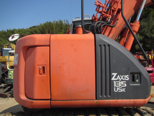 Pásové rýpadlo HITACHI ZX135USK: obrázek 7