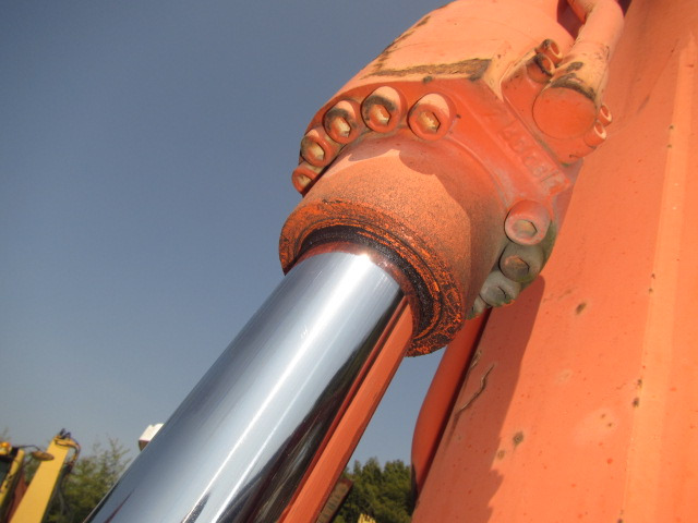 Pásové rýpadlo HITACHI ZX135USK: obrázek 15