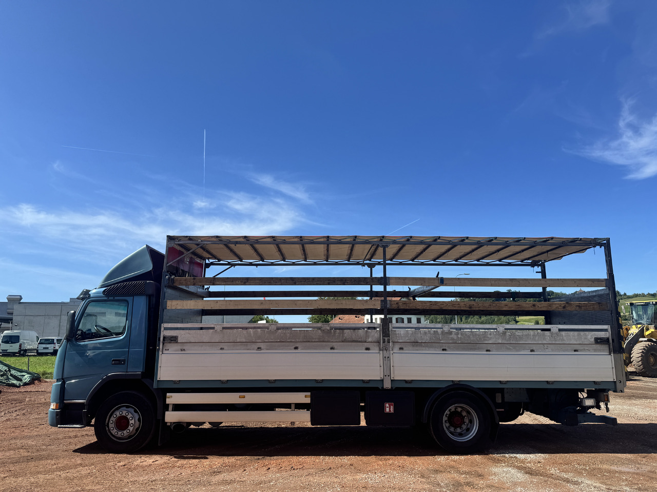VOLVO FM7-290 4x2 Blache-Hebebühne - Plachtový nákladní auto: obrázek 2 VOLVO FM7-290 4x2 Blache-Hebebühne - Plachtový nákladní auto: obrázek 2