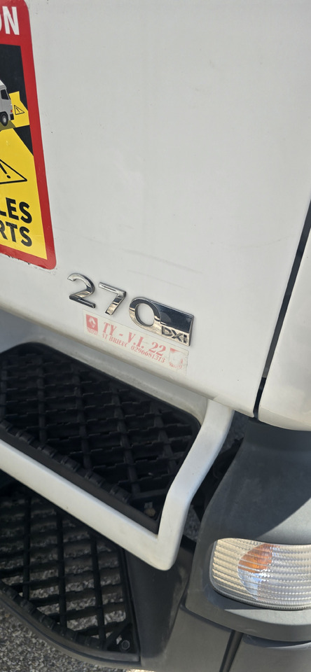 RENAULT - Chladírenský nákladní automobil: obrázek 4 RENAULT - Chladírenský nákladní automobil: obrázek 4