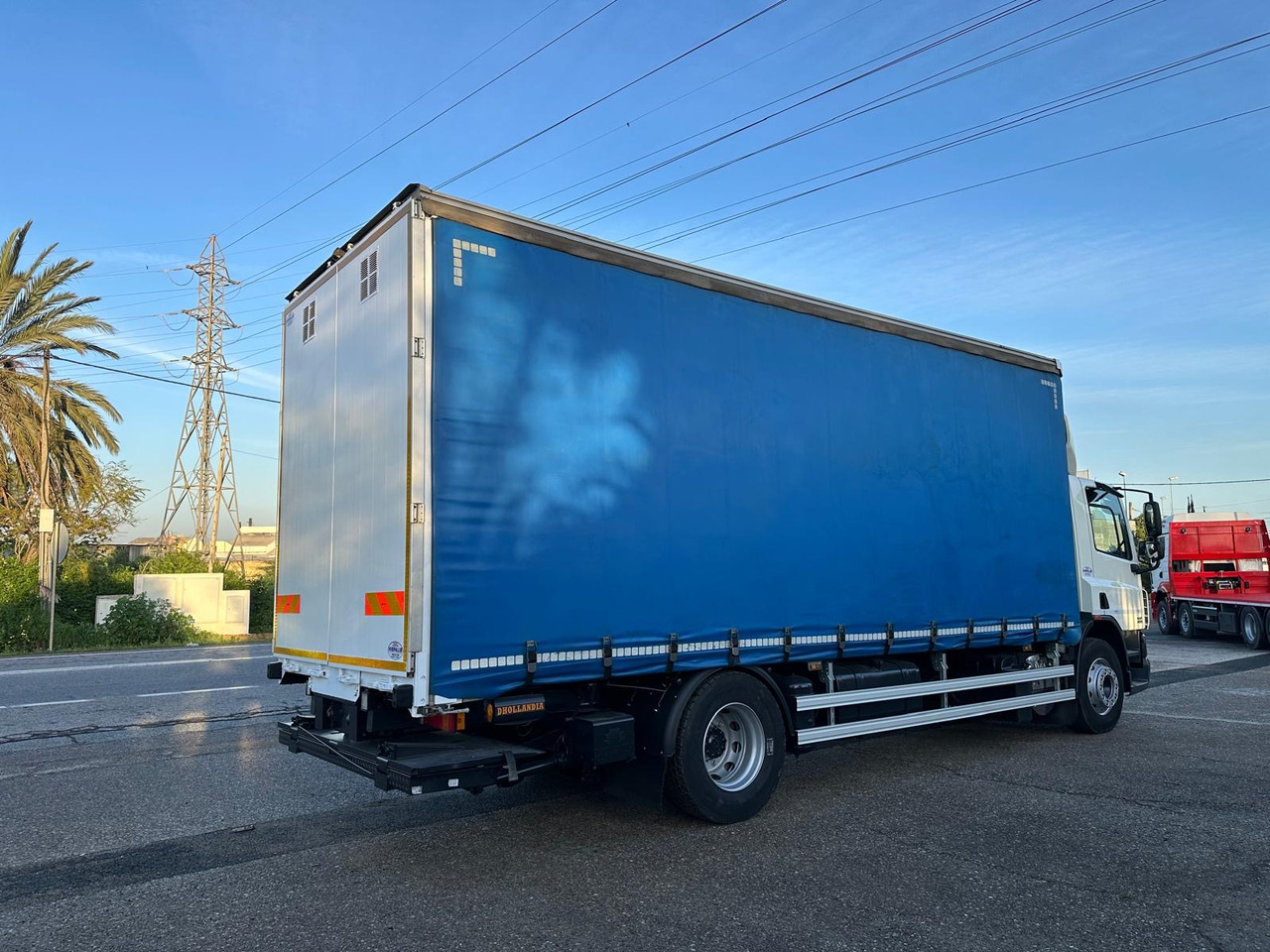DAF CF 75.310 - Plachtový nákladní auto: obrázek 4 DAF CF 75.310 - Plachtový nákladní auto: obrázek 4