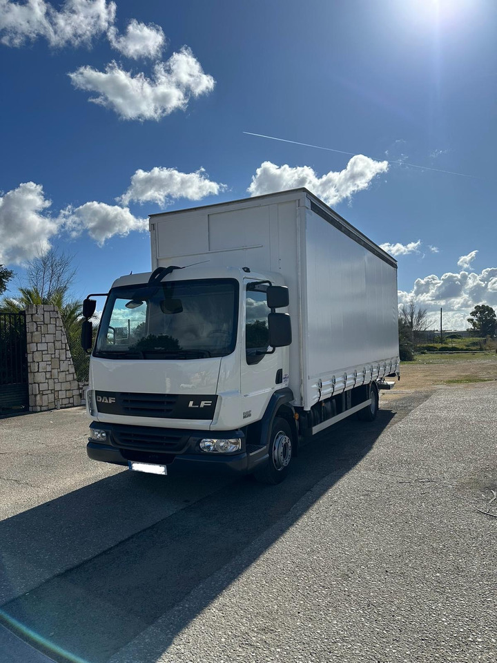 DAF LF 45.250 - Plachtový nákladní auto: obrázek 1 DAF LF 45.250 - Plachtový nákladní auto: obrázek 1
