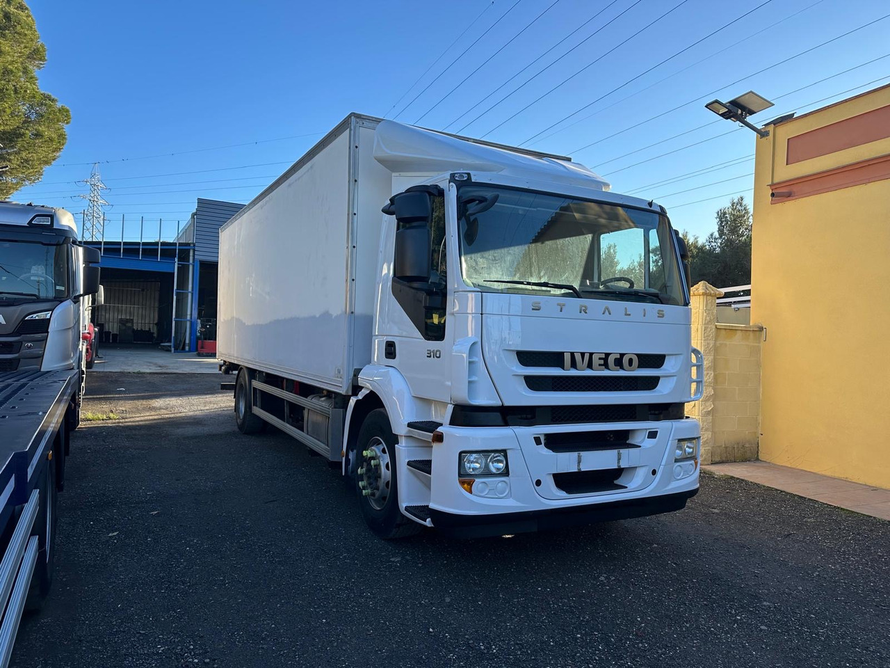 IVECO STRALIS 310 - Skříňový nákladní auto: obrázek 1 IVECO STRALIS 310 - Skříňový nákladní auto: obrázek 1