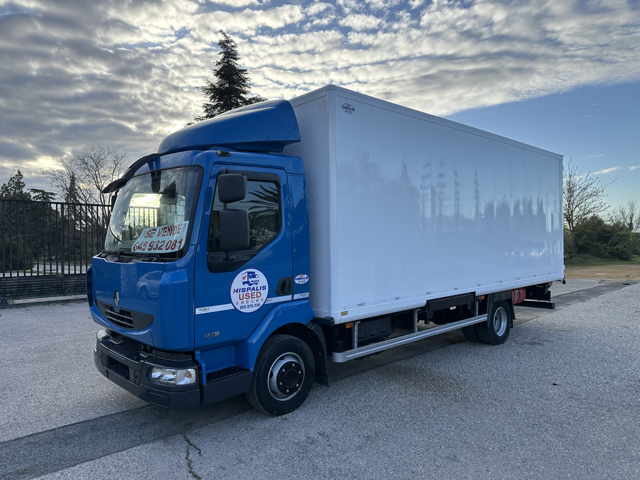 RENAULT MIDLUM 12.180 - Skříňový nákladní auto: obrázek 1 RENAULT MIDLUM 12.180 - Skříňový nákladní auto: obrázek 1