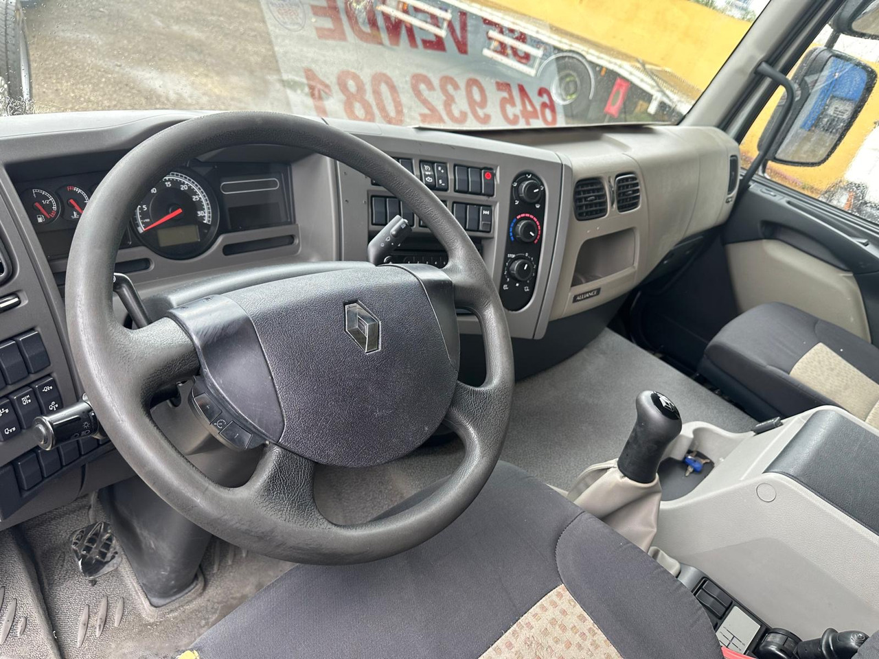 RENAULT PREMIUM 380 - Plachtový nákladní auto: obrázek 4 RENAULT PREMIUM 380 - Plachtový nákladní auto: obrázek 4