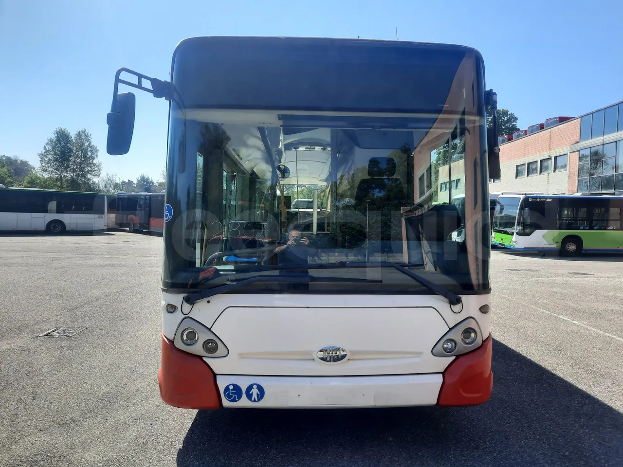 Heuliez GX127 - Městský autobus: obrázek 2 Heuliez GX127 - Městský autobus: obrázek 2