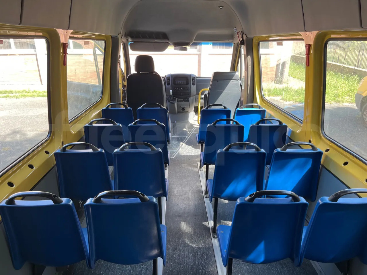 Školní autobus Mercedes-Benz Sprinter: obrázek 20 Školní autobus Mercedes-Benz Sprinter: obrázek 20