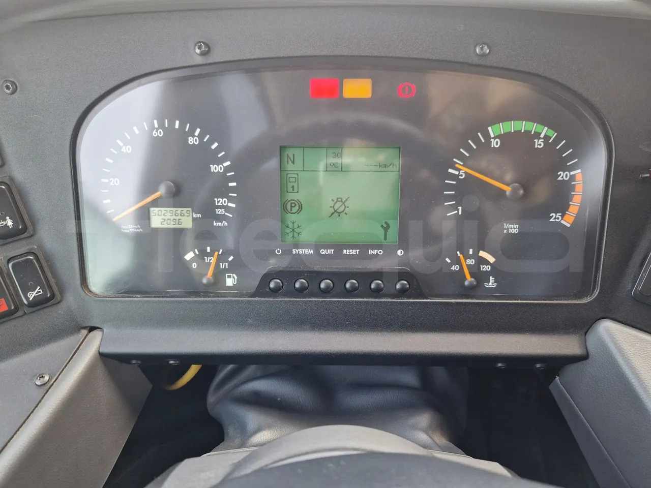 Mercedes-Benz Tourismo - Turistický autobus: obrázek 3 Mercedes-Benz Tourismo - Turistický autobus: obrázek 3