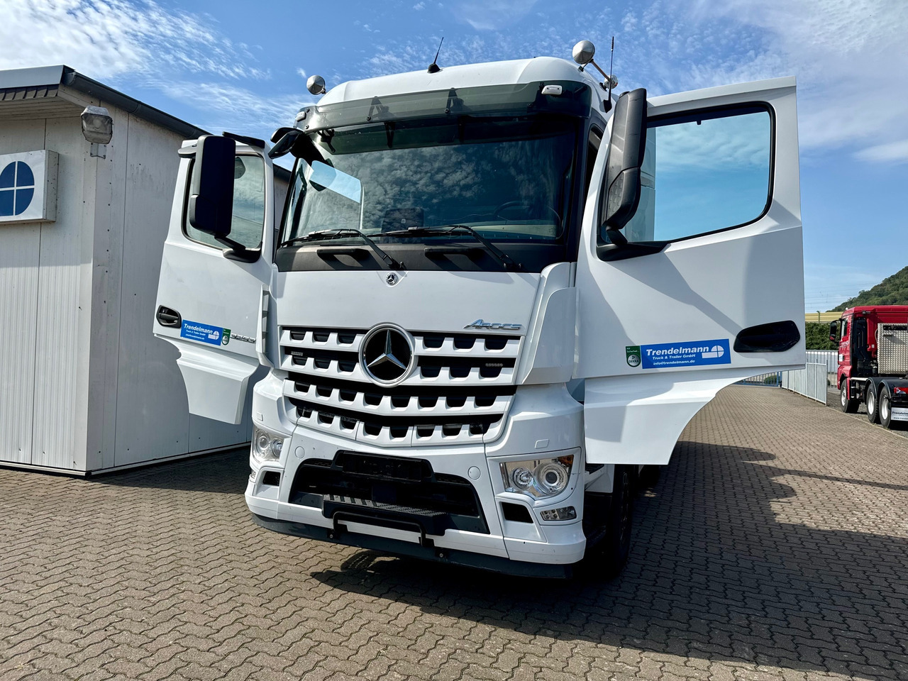 MERCEDES-BENZ Arocs 3553 4 Achsen Tridem - Hákový nosič kontejnerů: obrázek 2 MERCEDES-BENZ Arocs 3553 4 Achsen Tridem - Hákový nosič kontejnerů: obrázek 2