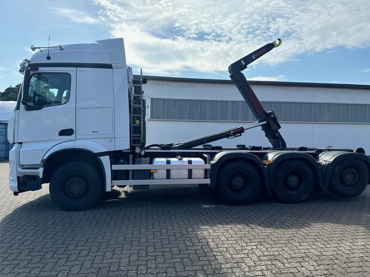 MERCEDES-BENZ Arocs 3553 4 Achsen Tridem - Hákový nosič kontejnerů: obrázek 5 MERCEDES-BENZ Arocs 3553 4 Achsen Tridem - Hákový nosič kontejnerů: obrázek 5