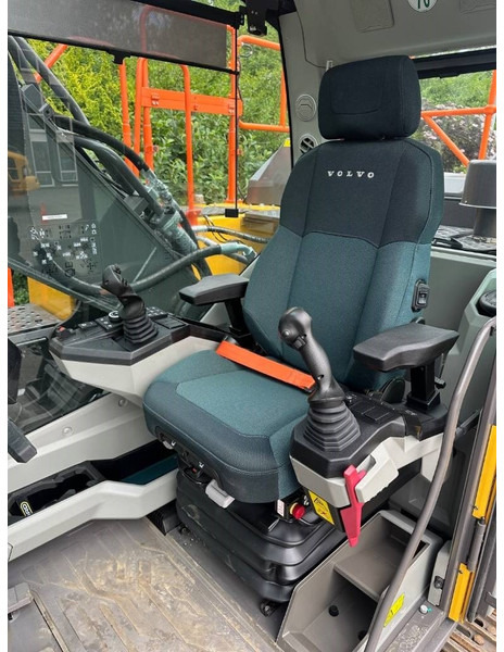 Pásové rýpadlo Volvo EC 220 EL: obrázek 7 Pásové rýpadlo Volvo EC 220 EL: obrázek 7