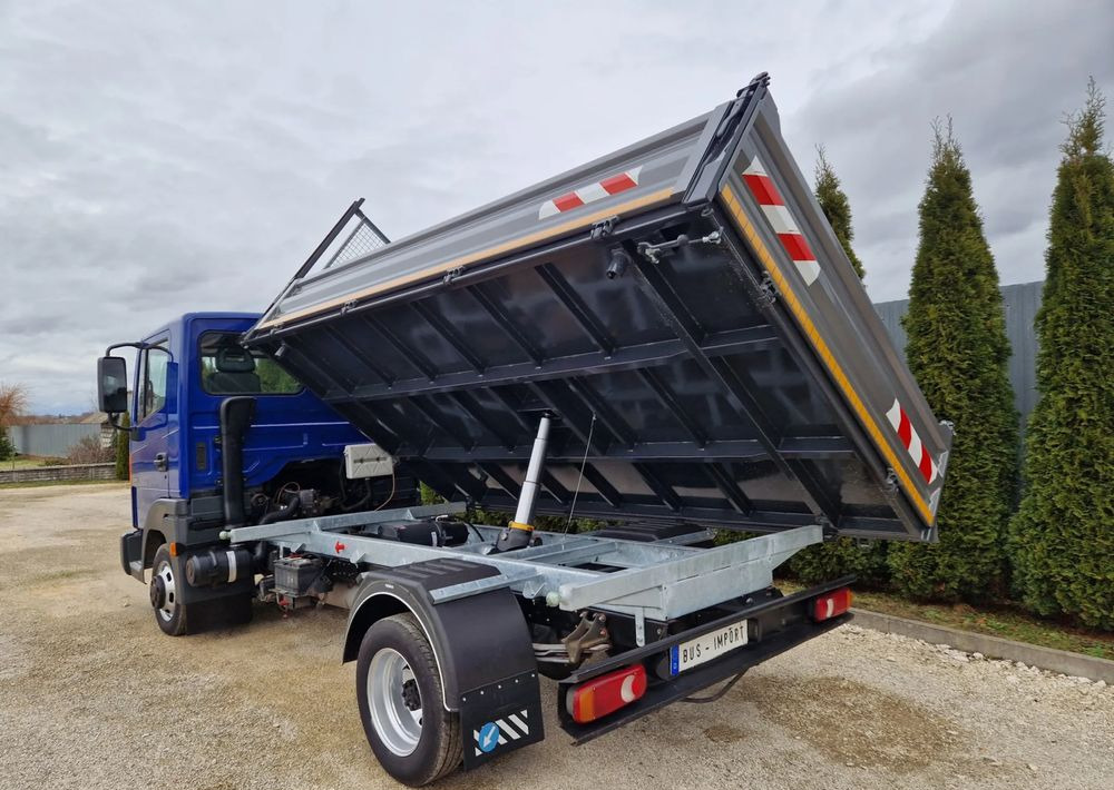 Nissan Atleon 3.0 - Dodávka sklápěč: obrázek 4 Nissan Atleon 3.0 - Dodávka sklápěč: obrázek 4