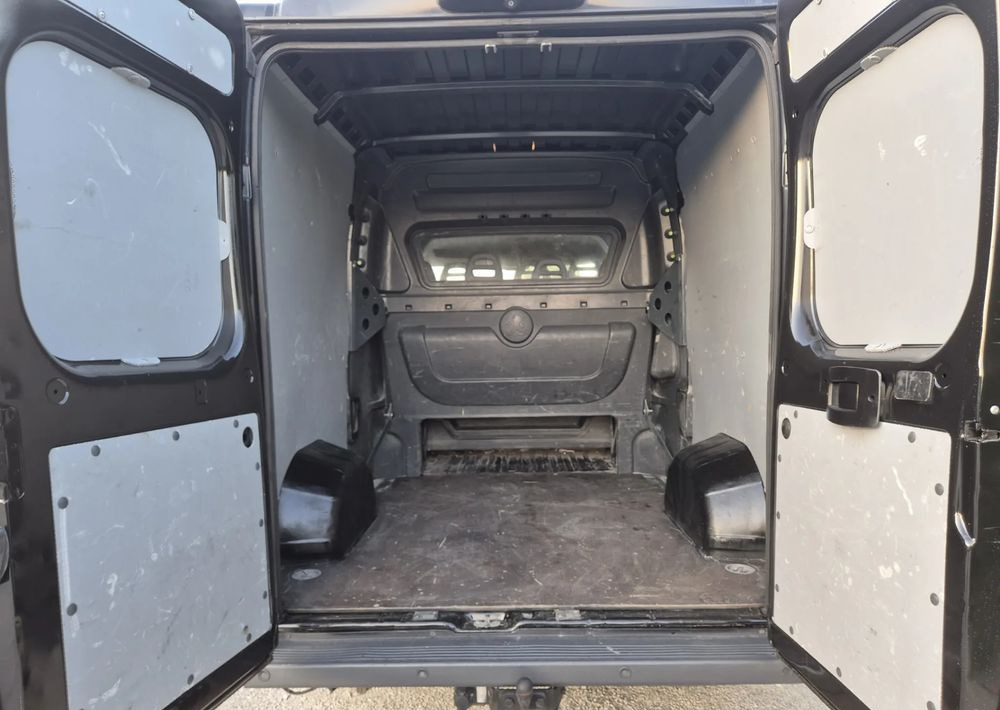 Peugeot Boxer 2.2 130KM Dubel kabina - Furgon: obrázek 4 Peugeot Boxer 2.2 130KM Dubel kabina - Furgon: obrázek 4