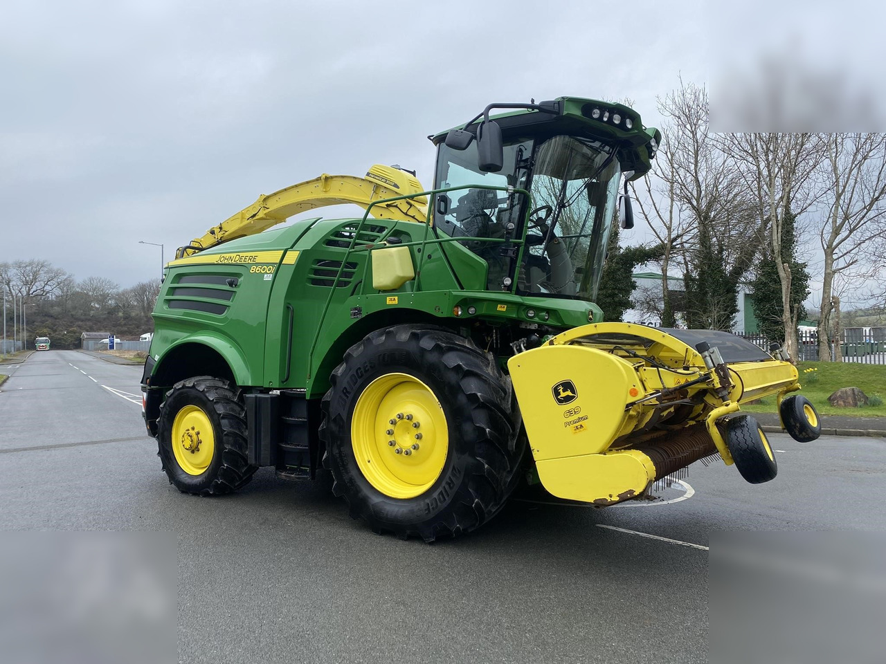 2020 JOHN DEERE 8600 - Sklízecí řezačka: obrázek 2 2020 JOHN DEERE 8600 - Sklízecí řezačka: obrázek 2