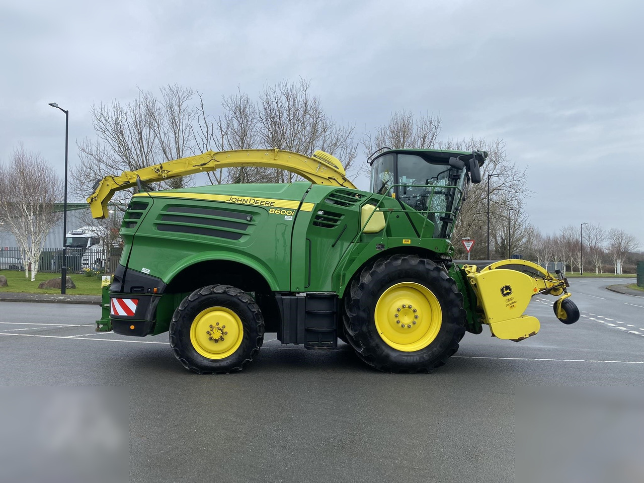 2020 JOHN DEERE 8600 - Sklízecí řezačka: obrázek 4 2020 JOHN DEERE 8600 - Sklízecí řezačka: obrázek 4