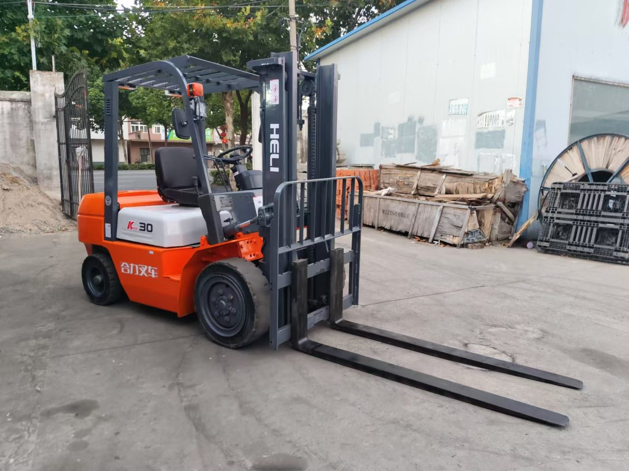 HELI k30 used 3 ton diesel forklift Customizable mast clamps low price - Dieselový vysokozdvižný vozík: obrázek 5 HELI k30 used 3 ton diesel forklift Customizable mast clamps low price - Dieselový vysokozdvižný vozík: obrázek 5