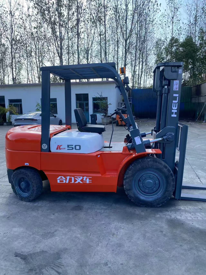 HELI k50 used diesel forklift Customizable mast clamps - Dieselový vysokozdvižný vozík: obrázek 5 HELI k50 used diesel forklift Customizable mast clamps - Dieselový vysokozdvižný vozík: obrázek 5
