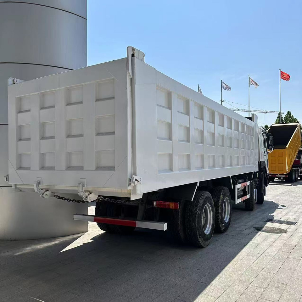 SINOTRUK howo 371 8x4 dump truck - Dampr: obrázek 2 SINOTRUK howo 371 8x4 dump truck - Dampr: obrázek 2