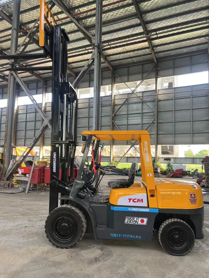 TCM fd50 japan brand original 5 ton diesel forklift 3 section 4.5m Customizable mast clamp side shift - Dieselový vysokozdvižný vozík: obrázek 5 TCM fd50 japan brand original 5 ton diesel forklift 3 section 4.5m Customizable mast clamp side shift - Dieselový vysokozdvižný vozík: obrázek 5
