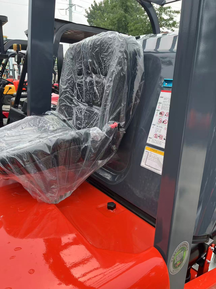 Heli brand new 2.5T diesel forklift(Clamp available) - Dieselový vysokozdvižný vozík: obrázek 3 Heli brand new 2.5T diesel forklift(Clamp available) - Dieselový vysokozdvižný vozík: obrázek 3