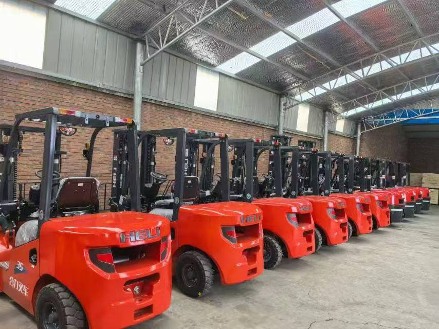 Heli brand new 3.5T diesel forklift(Clamp available) - Dieselový vysokozdvižný vozík: obrázek 2 Heli brand new 3.5T diesel forklift(Clamp available) - Dieselový vysokozdvižný vozík: obrázek 2