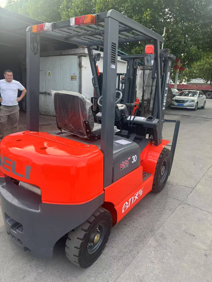 Heli stock new 2024 model 3T diesel forklift Customizable Mast & Clamp - Dieselový vysokozdvižný vozík: obrázek 3 Heli stock new 2024 model 3T diesel forklift Customizable Mast & Clamp - Dieselový vysokozdvižný vozík: obrázek 3