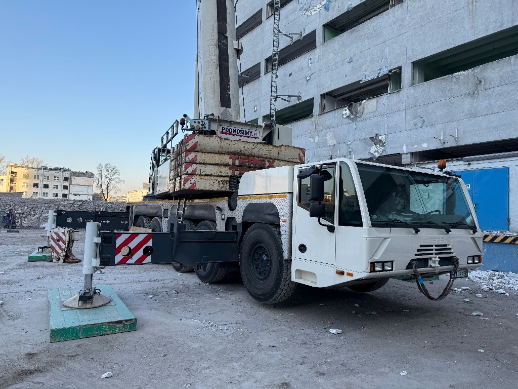 Demag AC 200-1 - Univerzální autojeřáb: obrázek 1 Demag AC 200-1 - Univerzální autojeřáb: obrázek 1