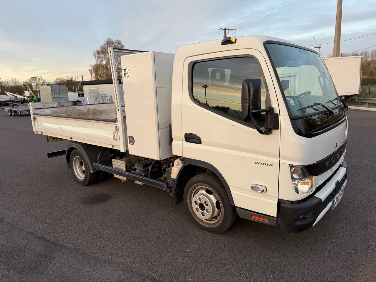 Mitsubishi Canter Fuso - Dodávka sklápěč: obrázek 1 Mitsubishi Canter Fuso - Dodávka sklápěč: obrázek 1