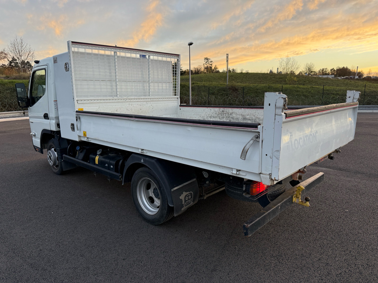 Mitsubishi Canter Fuso - Dodávka sklápěč: obrázek 3 Mitsubishi Canter Fuso - Dodávka sklápěč: obrázek 3