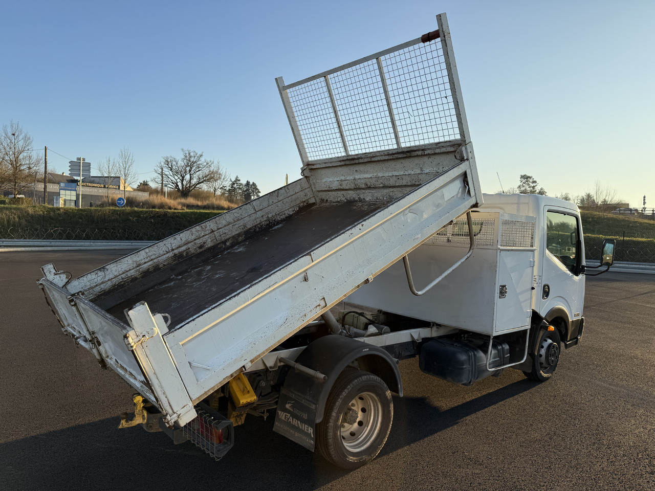 NISSAN CABSTAR 35.11 - Dodávka sklápěč: obrázek 3 NISSAN CABSTAR 35.11 - Dodávka sklápěč: obrázek 3