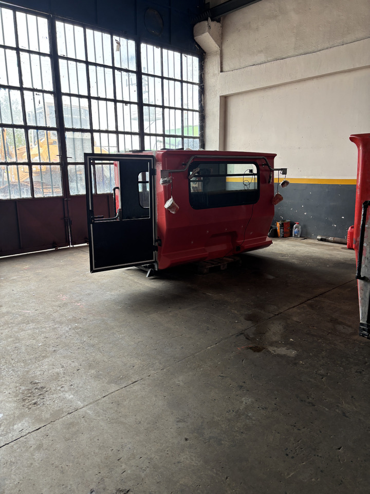 KÄSSBOHRER PISTENBULLY PB100 CABIN - Vozidlo pro zimní údržbu: obrázek 5 KÄSSBOHRER PISTENBULLY PB100 CABIN - Vozidlo pro zimní údržbu: obrázek 5