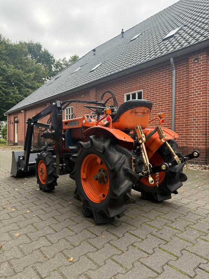 Angebot Kleintraktor Kubota B7001 mit Frontlader - Malotraktor: obrázek 3 Angebot Kleintraktor Kubota B7001 mit Frontlader - Malotraktor: obrázek 3