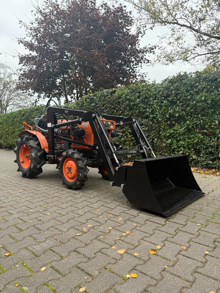 Angebot Kleintraktor Kubota B7001 mit Frontlader - Malotraktor: obrázek 2 Angebot Kleintraktor Kubota B7001 mit Frontlader - Malotraktor: obrázek 2